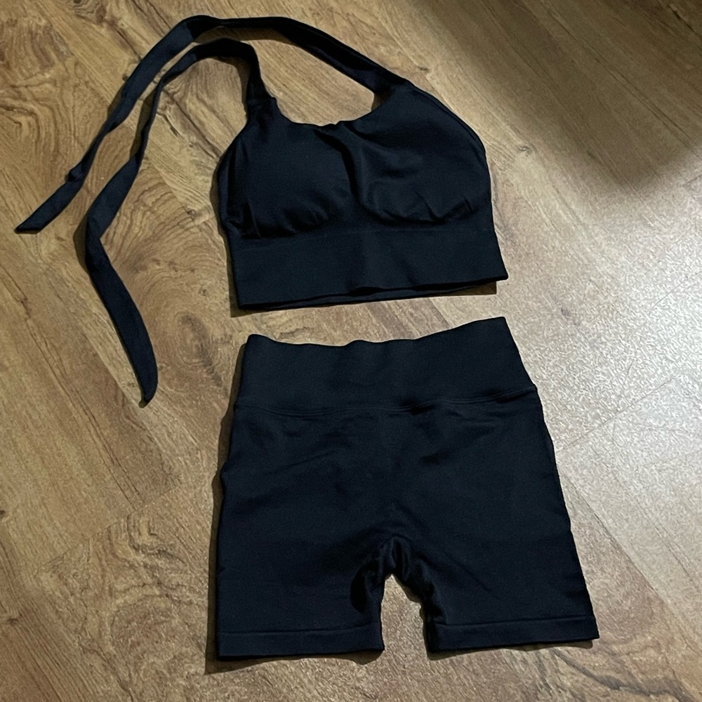 Two piece workout set scrunched butt area.